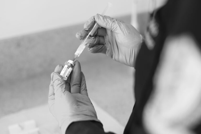 Vaksin Meningitis untuk Umroh: Fungsi, Manfaat, dan Syarat Wajib bagi Calon Jamaah