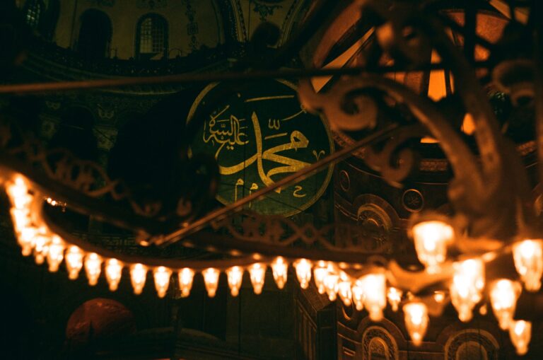 Maulid Nabi: Makna, Sejarah, dan Tradisi Perayaannya